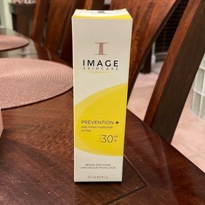 IMAGE skincare daily tinted moisturizer suntan color